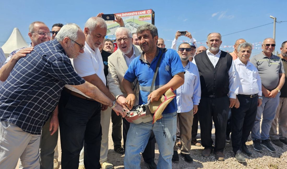Bandırma Üniversitesi Camii’nde beton dualarla döküldü Bandırma Onyedi Eylül Üniversitesi yerleşkesinde yapımı süren camide, giriş ve