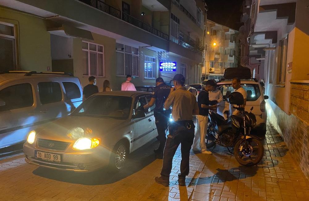 Gönen’de gürültü kirliliğine geçit yok Gönen’de, İlçe Emniyet Müdürlüğü ekipleri çevreye rahatsızlık veren sürücülere yönelik