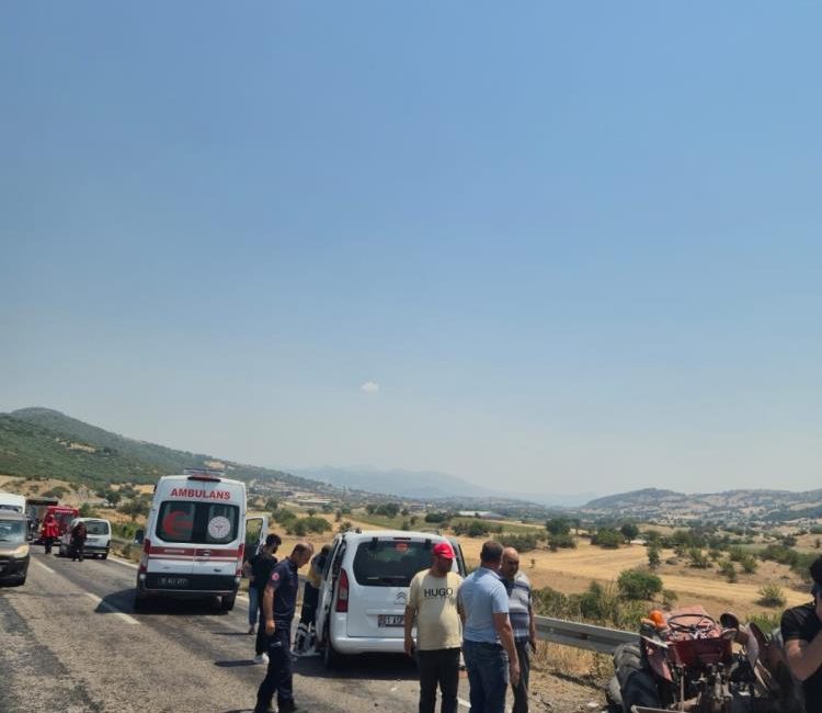 Balıkesir’de traktörle otomobil kaza yaptı: 5 yaralı Bigadiç’te traktör ile otomobilin çarpışması sonucu, otomobilde bulunan 5 kişi