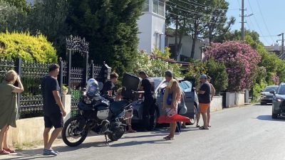 Ayvalık’ta ; alkollü olduğu iddia edilen bir kadın sürücü, aracıyla