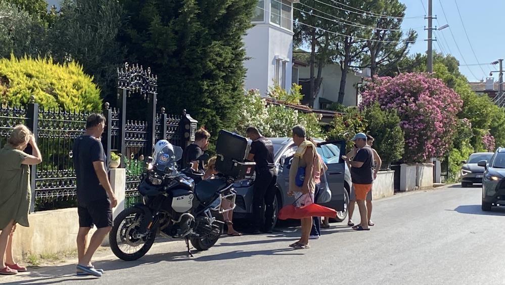 Ayvalık’ta ; alkollü olduğu iddia edilen bir kadın sürücü, aracıyla