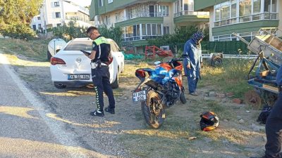  Erdek’te meydana gelen kazada, otomobile arkadan çarpan motosiklet sürücüsü hafif