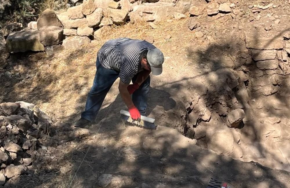 Antandros kazıları başladı Antandros Antik Kenti’nde bu yılki kazı çalışmaları başladı. Temizlik çalışmalarının