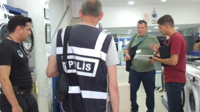 Burhaniye’de, İlçe Sağlık Müdürlüğünün öncülüğünde işyerlerinde sigara denetimi yapıldı. Ali
