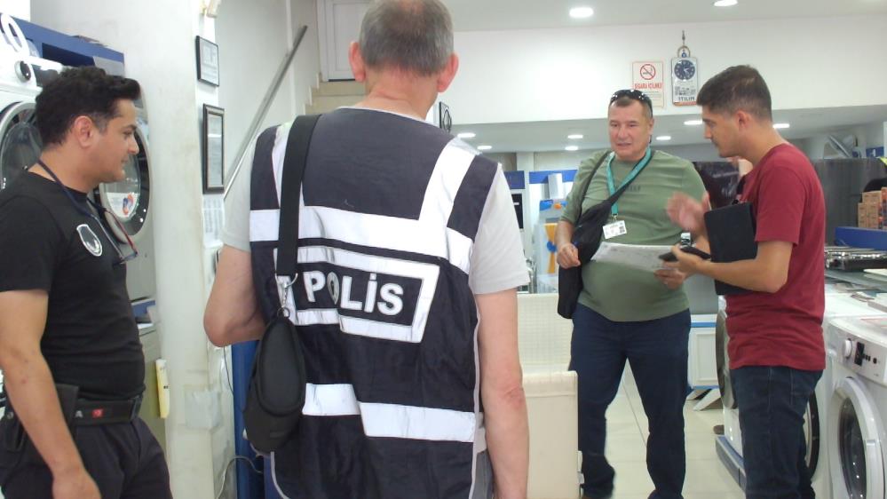 Balıkesir’de sigara denetimi yapıldı Burhaniye’de, İlçe Sağlık Müdürlüğünün öncülüğünde işyerlerinde sigara denetimi yapıldı. Ali