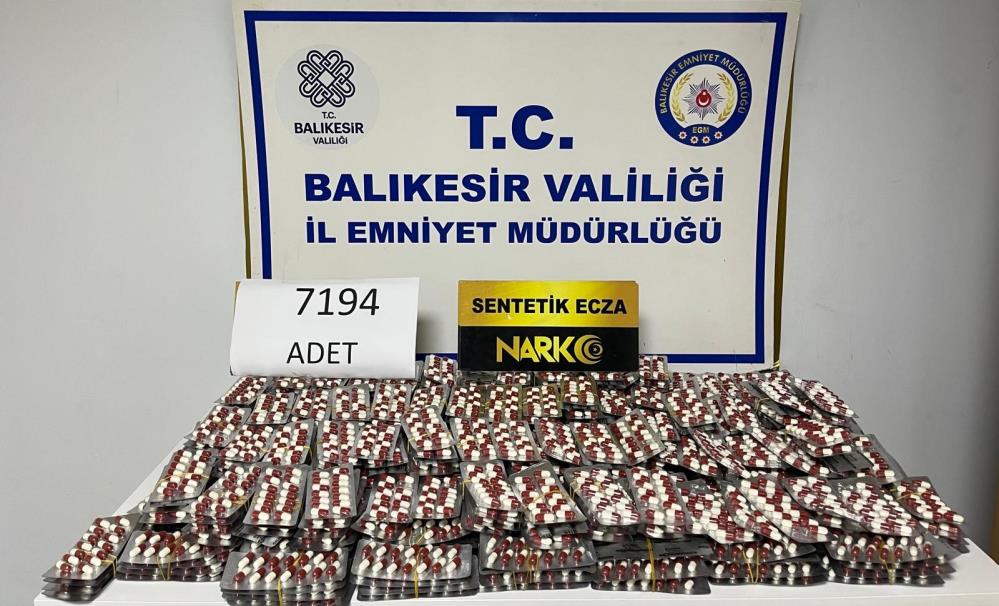 Ayvalık’ta 3 uyuşturucu satıcısı tutuklandı Ayvalık’ta; İlçe Emniyet Müdürlüğü bünyesindeki Narkotik Suçlarla Mücadele Büro Amirliği