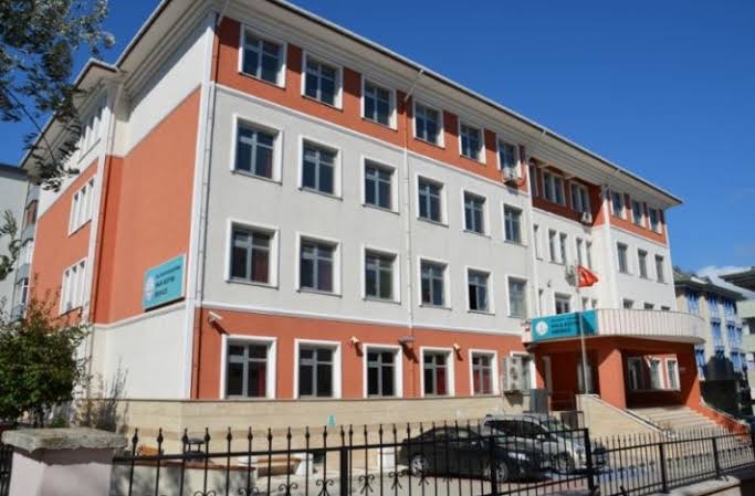 Bandırma Halk Eğitimi Merkezi’nde yaz dönemi kurslarına bin 500 katılım Bandırma Halk Eğitimi Merkezi’nde kazaziye, dikiş, diksiyon, aşçılık ve aromatik