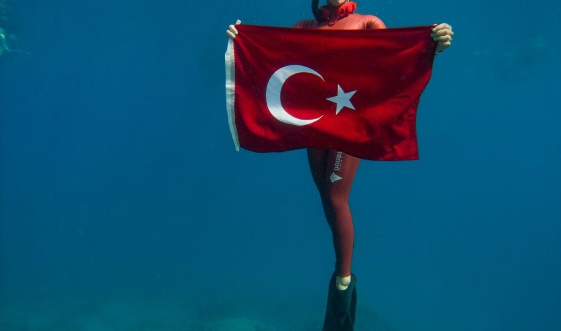 Milli sporcu Şahika Ercümen’den, zafer dalışı Türkiye Serbest Dalış Milli Kampı kapsamında dünya şampiyonası için antrenmanlarını