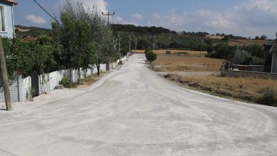 Mahallede başlatılan parke taşı döşeme ve çevre düzenleme çalışmaları vatandaşlardan
