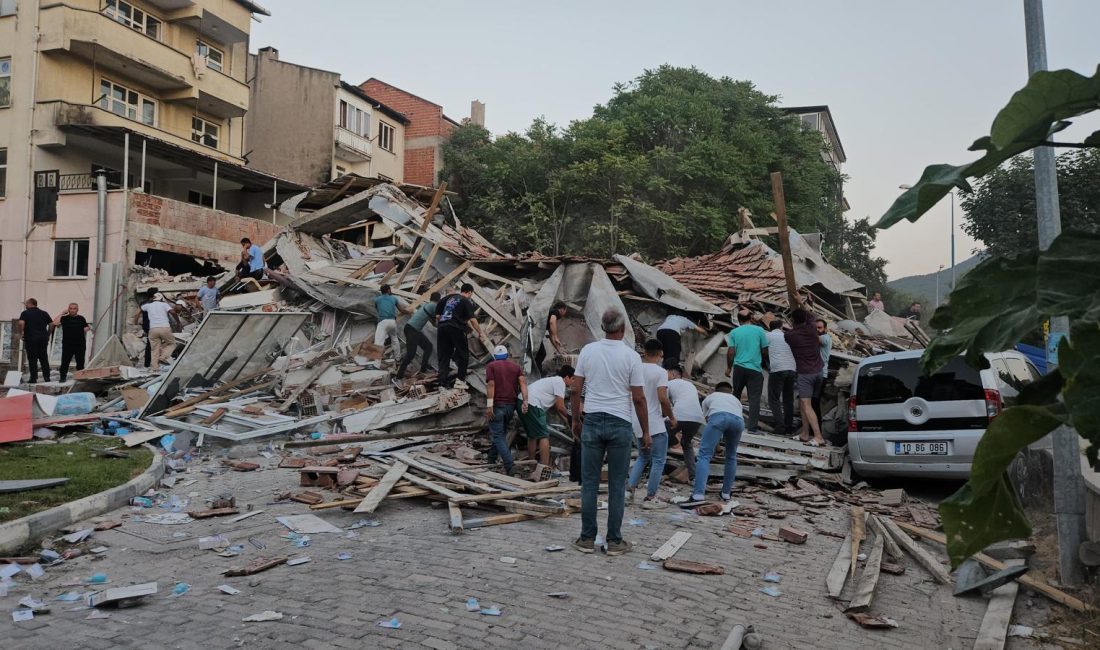 Balıkesir’in Sındırgı ilçesinde bugün saat 19.53’te yerin 11 km derinliğinde,
