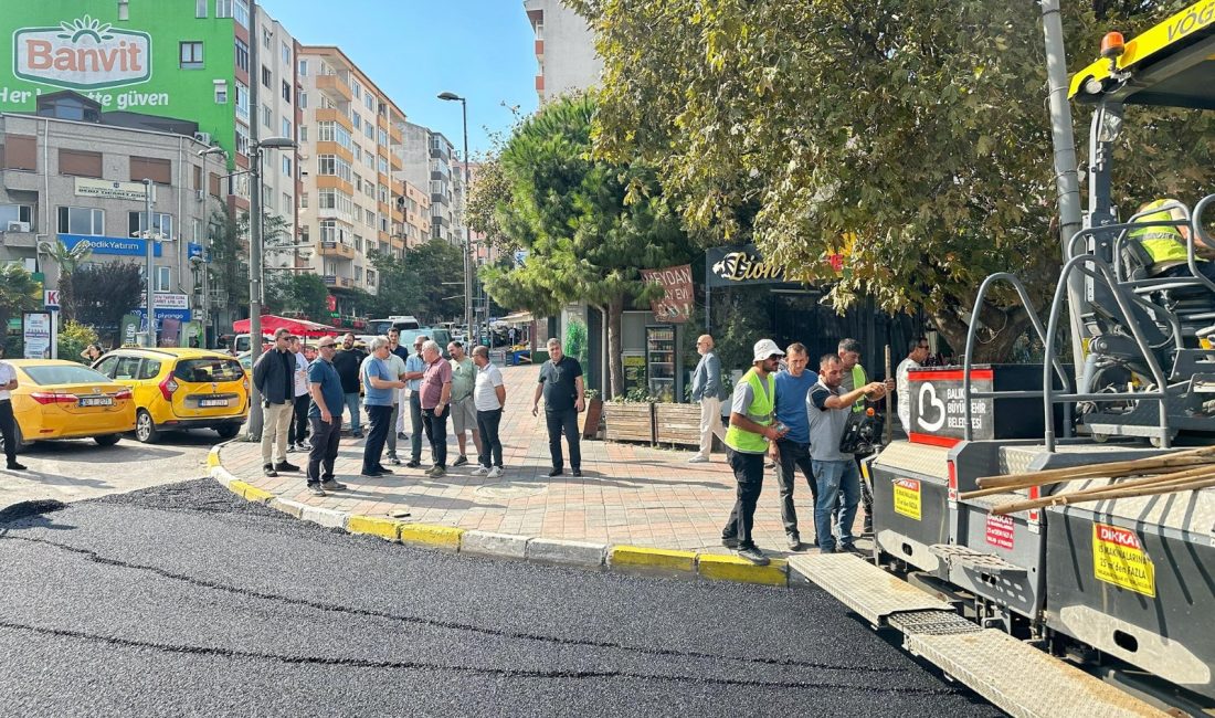 Bandırma’da yollar iyileştirilmeye devam ediyor Mehmet Akif Ersoy Caddesi ile Tatlısu Çeşmesi önünde asfalt çalışmaları