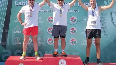 İstanbul’da düzenlenen Masterler Atletizm Türkiye Şampiyonası’na katılan Gönenli öğretmenler Kudret
