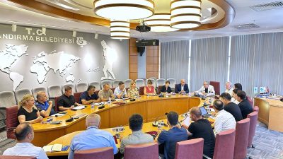 Bandırma Belediye Başkanı Dursun Mirza, belediye yönetimiyle birlikte şehrin gelişimi