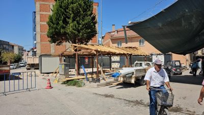 Sındırgı ilçesinde depremde iş yerleri hasar gören ve yıkılan esnaflar