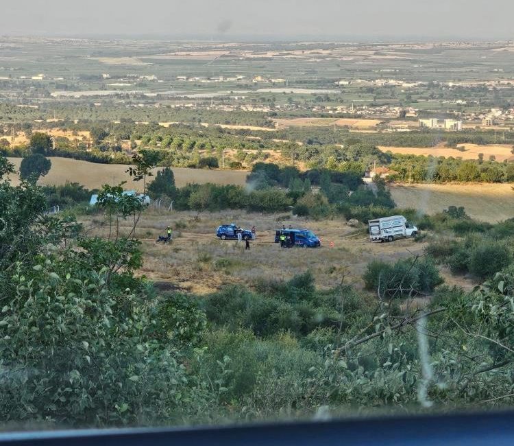 Akçapınar Mahallesi’nde meydana gelen silahlı saldırıda 2 kişi yaralandı. Olayla