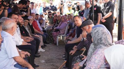 İçişleri Bakanı Ali Yerlikaya, Balıkesir’in Sındırgı ilçesinde depremden etkilenen köyleri