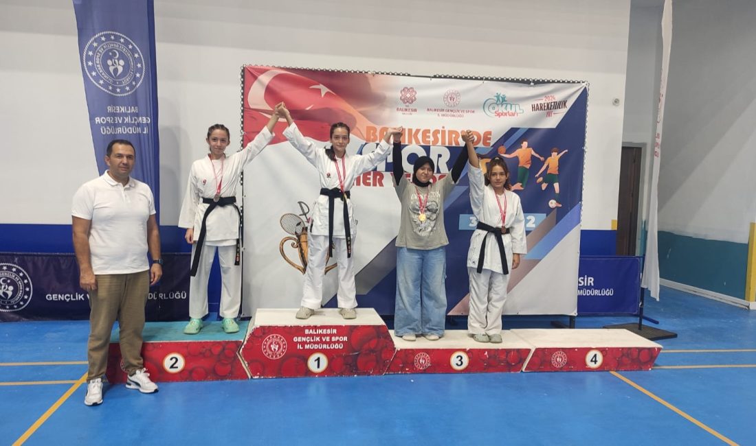 Balıkesir’de 30 Ağustos Zafer Bayramı anısına düzenlenen Karate İl Şampiyonası,