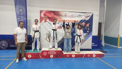 Balıkesir’de 30 Ağustos Zafer Bayramı anısına düzenlenen Karate İl Şampiyonası,