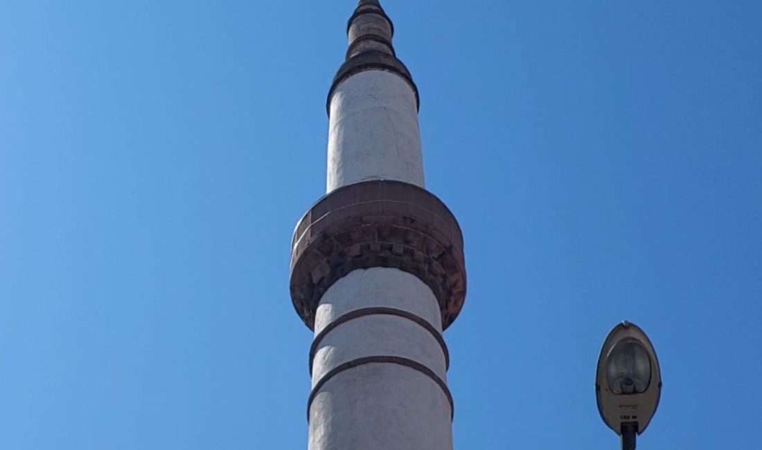 Balıkesir çarşı merkezde bulunan ve yaklaşık 250 yıllık olan tarihi