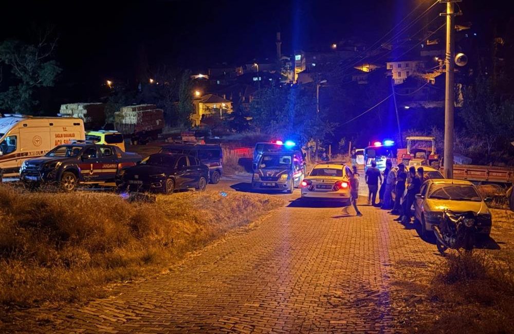 Önce eşini sonra kendini öldürdü Durasalar kırsal mahallesinde meydana gelen olayda eşi ile tartışan Mehmet