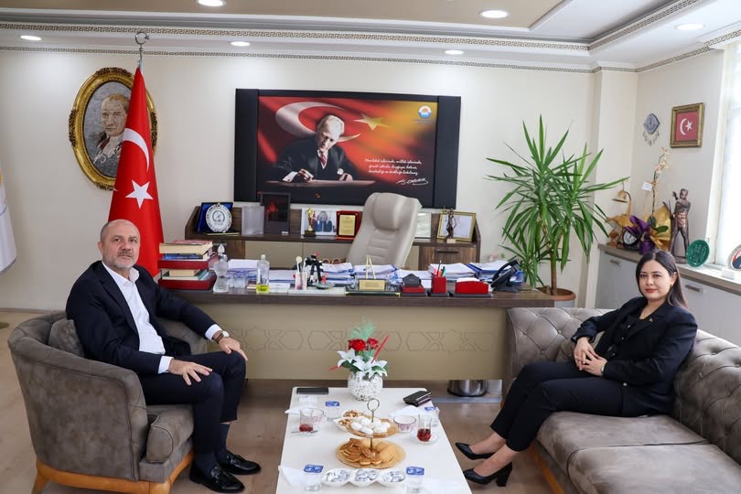 Marmara Kaymakamı’ndan belediye ziyareti Marmara Adalar Belediye Başkanı Aydın Dinçer, Kaymakam Rumeysa Görentaş’ı makamında