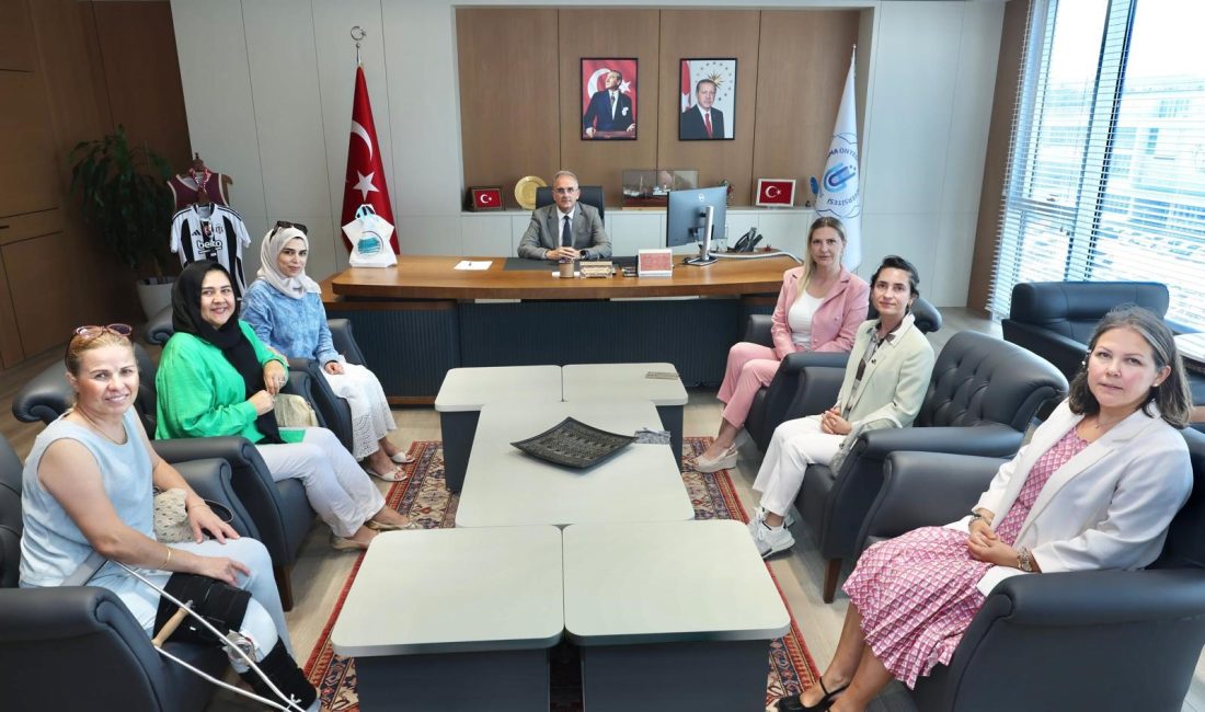 AK Kadınlar Rektör Boz’la buluştu AK Parti Bandırma Kadın Kolları, üniversite–şehir iş birliğini geliştirmek amacıyla