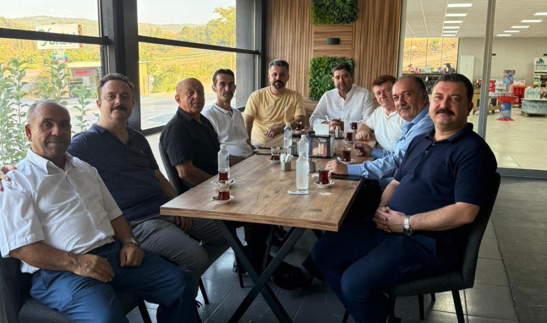 Milletvekili Yüksel, Bandırma Teşkilatı’yla bir araya geldi MHP Bandırma İlçe Başkanı ve parti yöneticileri, Balıkesir Milletvekili Ekrem
