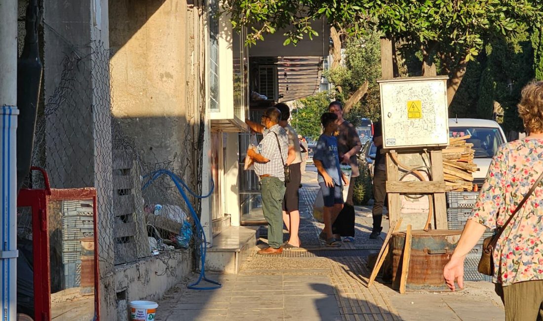Bandırma’da metruk bina, kötü koku ve asayiş problemi yarattı Bandırma İhsaniye Mahallesi’nde yaklaşık 8 yıldır tamamlanamayan binada oluşan kötü