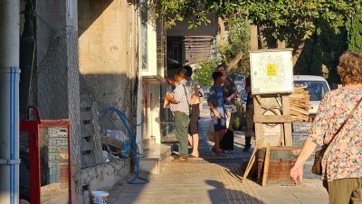 Bandırma İhsaniye Mahallesi’nde yaklaşık 8 yıldır tamamlanamayan binada oluşan kötü