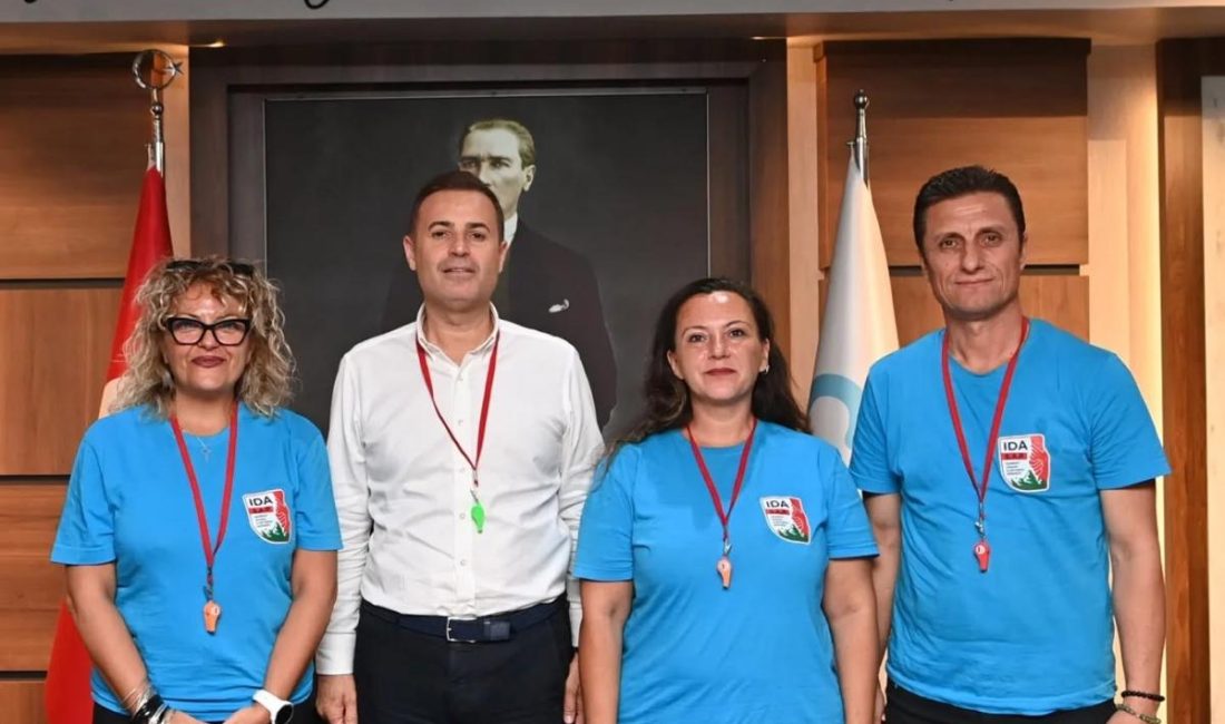 İDA SAR Arama Kurtarma Derneği üyeleri, Balıkesir Büyükşehir Belediye Başkanı