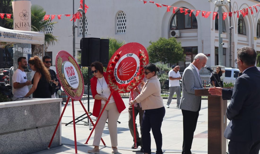 30 Ağustos Zafer Bayramı dolayısıyla Cumhuriyet Meydanı’nda düzenlenen törende siyasi