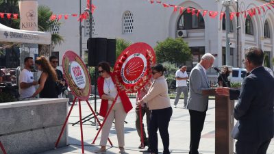 30 Ağustos Zafer Bayramı dolayısıyla Cumhuriyet Meydanı’nda düzenlenen törende siyasi