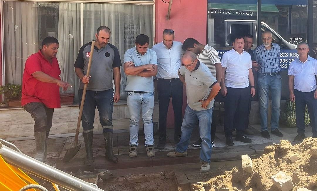 Manyas Belediye Başkanı Ahmet Duru, Çarşı Mahallesi’nde başlayan doğalgaz çalışmalarını