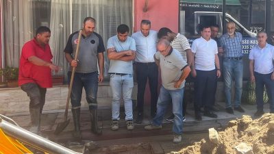 Manyas Belediye Başkanı Ahmet Duru, Çarşı Mahallesi’nde başlayan doğalgaz çalışmalarını