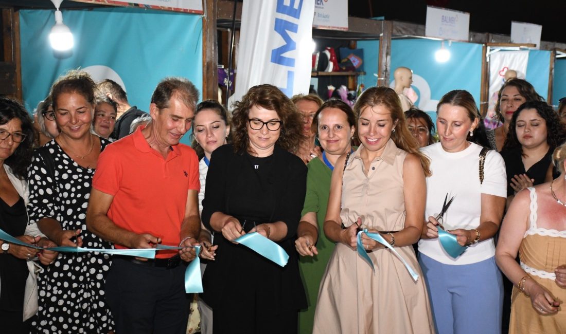 Ayvalık’ta Kadın Emeği Çarşısı’na yoğun ilgi Balıkesir Büyükşehir Belediyesi öncülüğünde Balıkesir Kent Konseyi koordinasyonunda hayata geçirilen