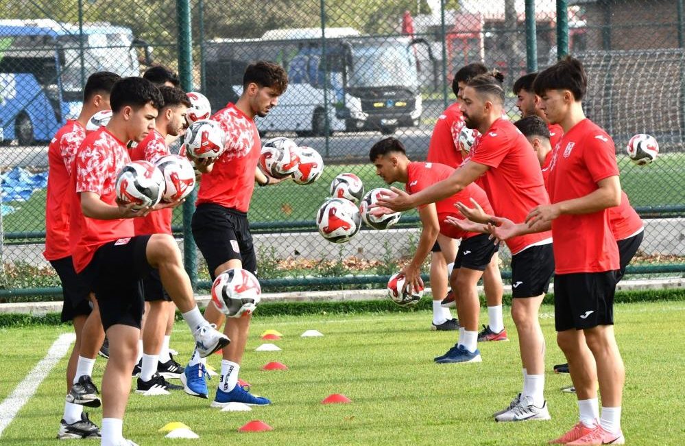 Yekta Sönmez Balıkesirspor’da 2025-2026 Sezonu hazırlıklarını sürdüren Nesine 3. Lig 4. Grup ekiplerinden