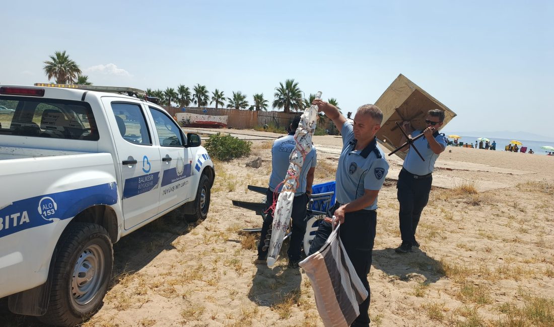 Balıkesir Büyükşehir Belediyesi’nden plaj işgaline sıkı denetim Balıkesir Büyükşehir Belediyesi Zabıta Daire Başkanlığı, yazın sahil bölgelerinde yaşanan