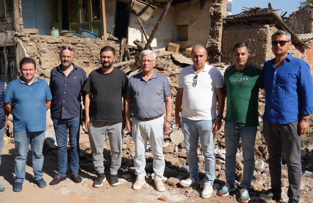 Başkan Eroğlu, deprem bölgesinde hasarlı veteriner binalarını inceledi Türk Veteriner Hekimleri Birliği Merkez Konseyi Başkanı Ali Eroğlu, Balıkesir’in