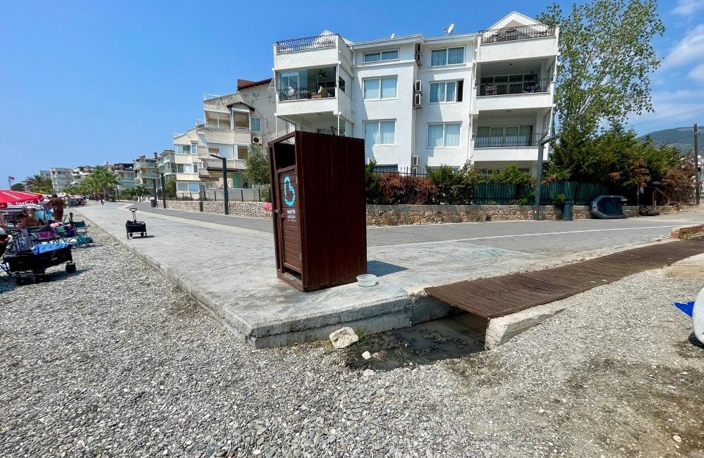 Vatandaşlar sorunun çözülmesini istiyor Altınoluk Mahallesi’nde, yağmur suyu gider hattına karıştığı iddia edilen kanalizasyon