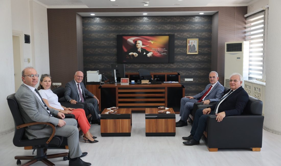 Uşak Üniversitesi Rektörü Prof. Dr. Ekrem Savaş, BANÜ Rektörü Prof.