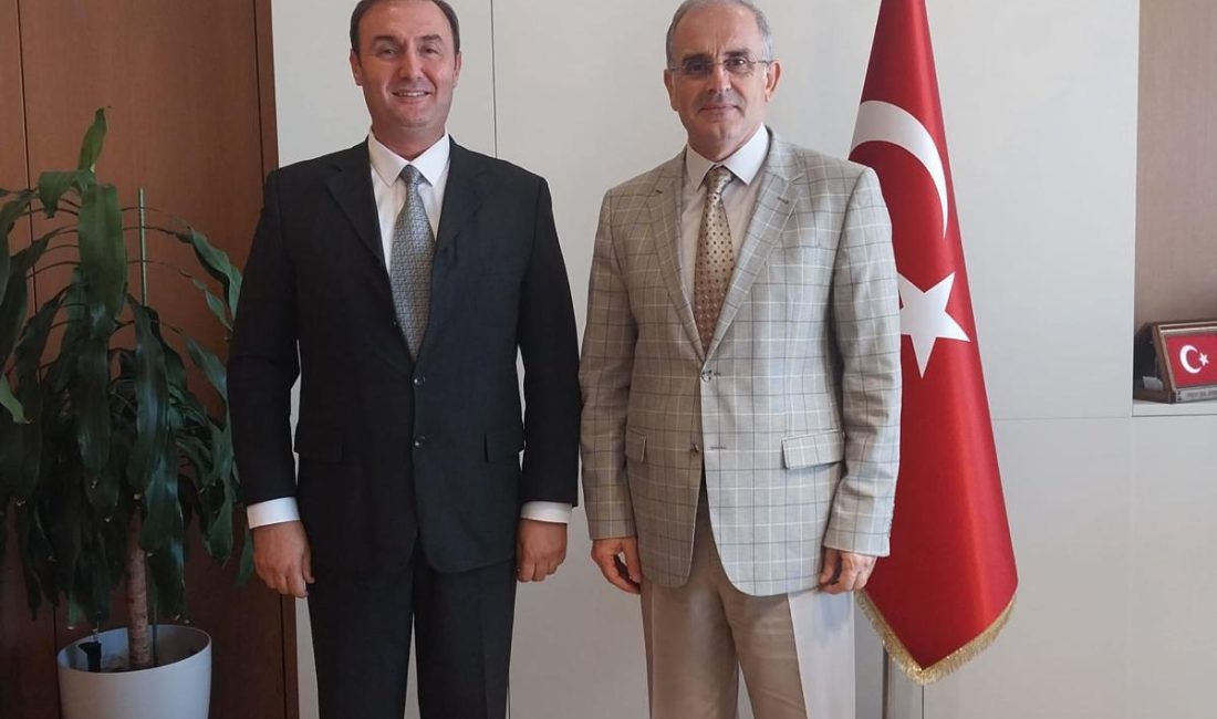 Bandırma’da Üniversite ve Hastane işbirliği pekişti Bandırma Eğitim ve Araştırma Hastanesi Başhekimi Nart Görgü, Rektör Boz’u