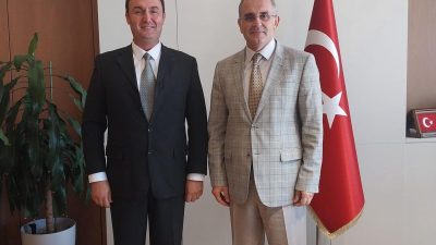 Bandırma Eğitim ve Araştırma Hastanesi Başhekimi Nart Görgü, Rektör Boz’u