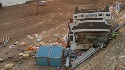 Bandırma’dan Erdek yönüne seyir halinde olan bir market kamyonu, yol