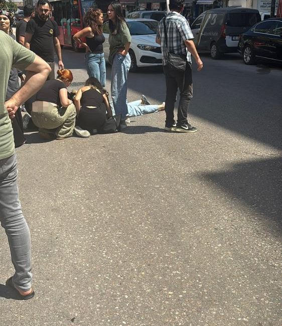 Bandırma’da meydana gelen trafik kazasında, motosikletin çarptığı yaşlı kadın ağır