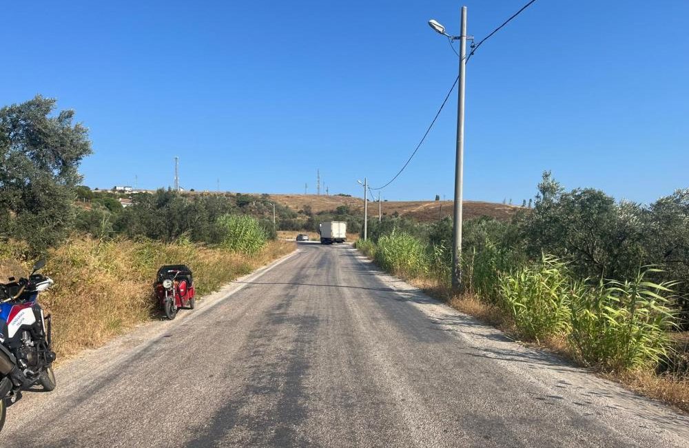 Avşa Adası’nda bir sürücü, üç tekerlekli motosikletiyle seyir halindeyken kalp