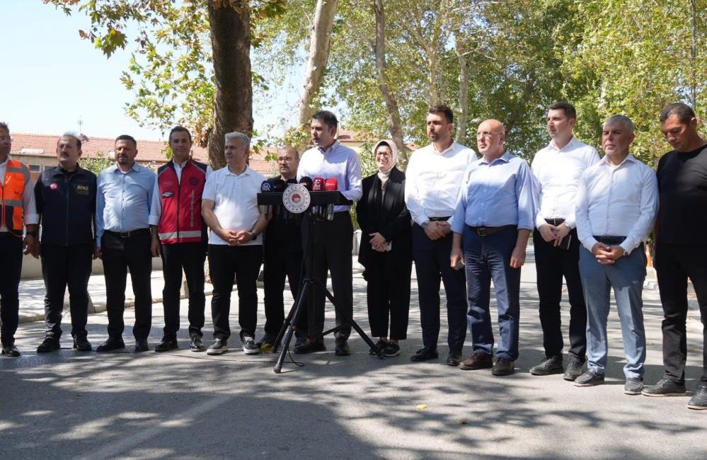 Bakan Kurum’dan Sındırgı depremi sonrası önemli açıklamalar Çevre, Şehircilik ve İklim Değişikliği Bakanı Murat Kurum, Sındırgı depremi