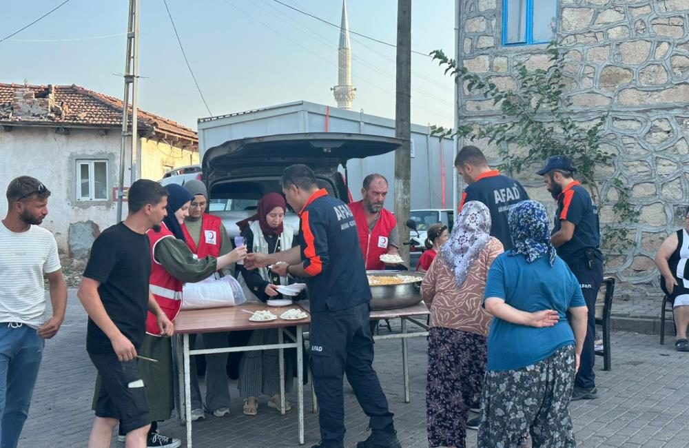 Sındırgı’daki depremzedelere Kızılay desteği Sındırgı ilçesinde meydana gelen 6.1 büyüklüğündeki depremin ardından Türk Kızılay,