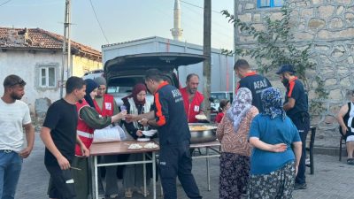 Sındırgı ilçesinde meydana gelen 6.1 büyüklüğündeki depremin ardından Türk Kızılay,