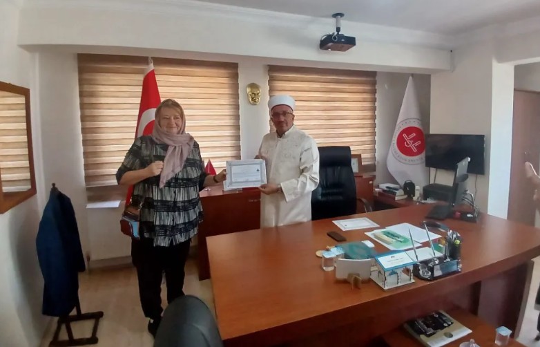Macar kadın Erdek’te Müslüman oldu Macaristan vatandaşı Erzsebet Rita, Erdek’te düzenlenen törenle Kelime-i Şehadet getirerek