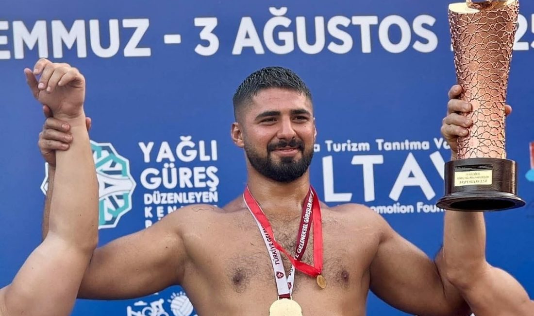 Balıkesir Büyükşehirli Başpehlivan Doğan, şampiyon oldu Antalya’nın Alanya ilçesinde düzenlenen 26. Gökbel Yaylası Yağlı Pehlivan Güreşleri’nde